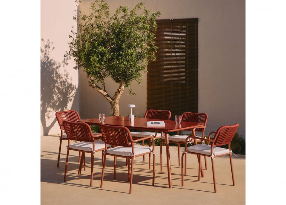 Arhiza rechthoekige tafelset, 160x90 cm, en 6 stapelbare aluminium tuinstoelen.