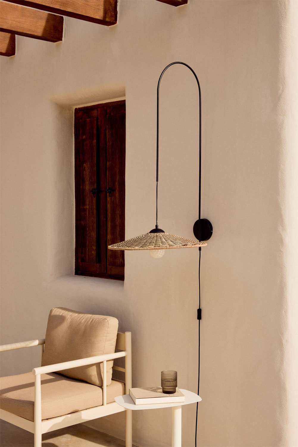 Sopant buitenwandlamp van ijzer en synthetisch rotan, galerij beeld 1