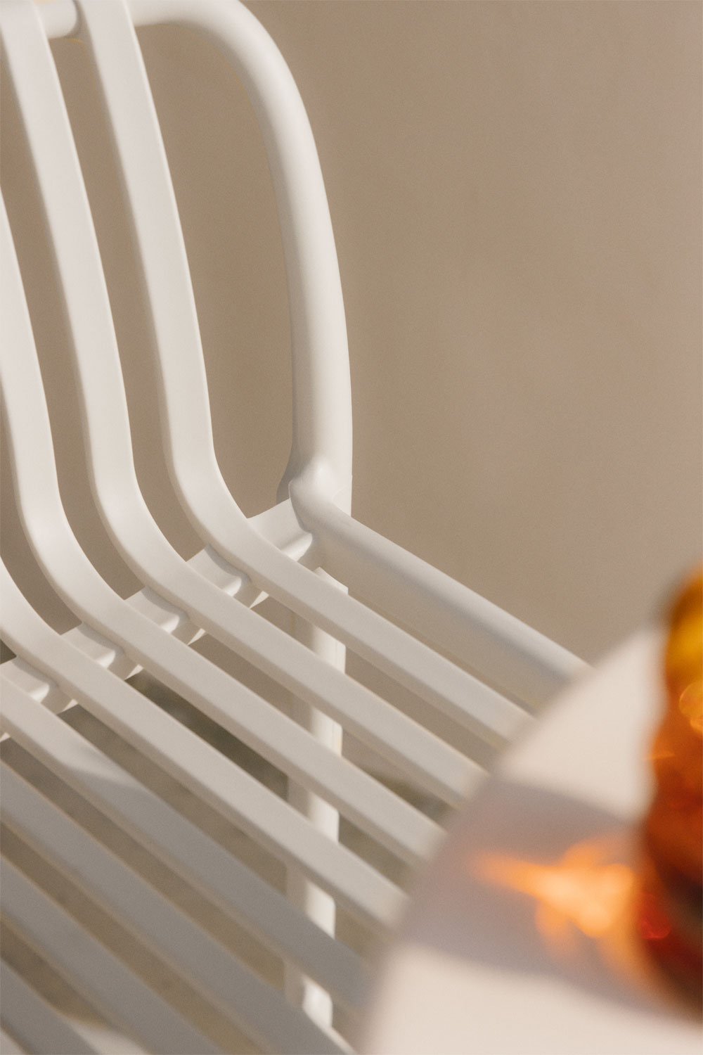 Verpakking van 2 Wendell polypropyleen stapelbare tuinstoelen, galerij beeld 2