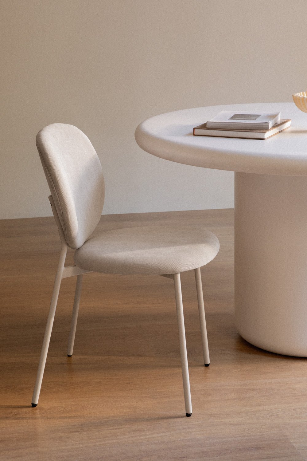 Pakket van 2 Gloriel gestoffeerde stapelbare eetkamerstoelen, galerij beeld 1