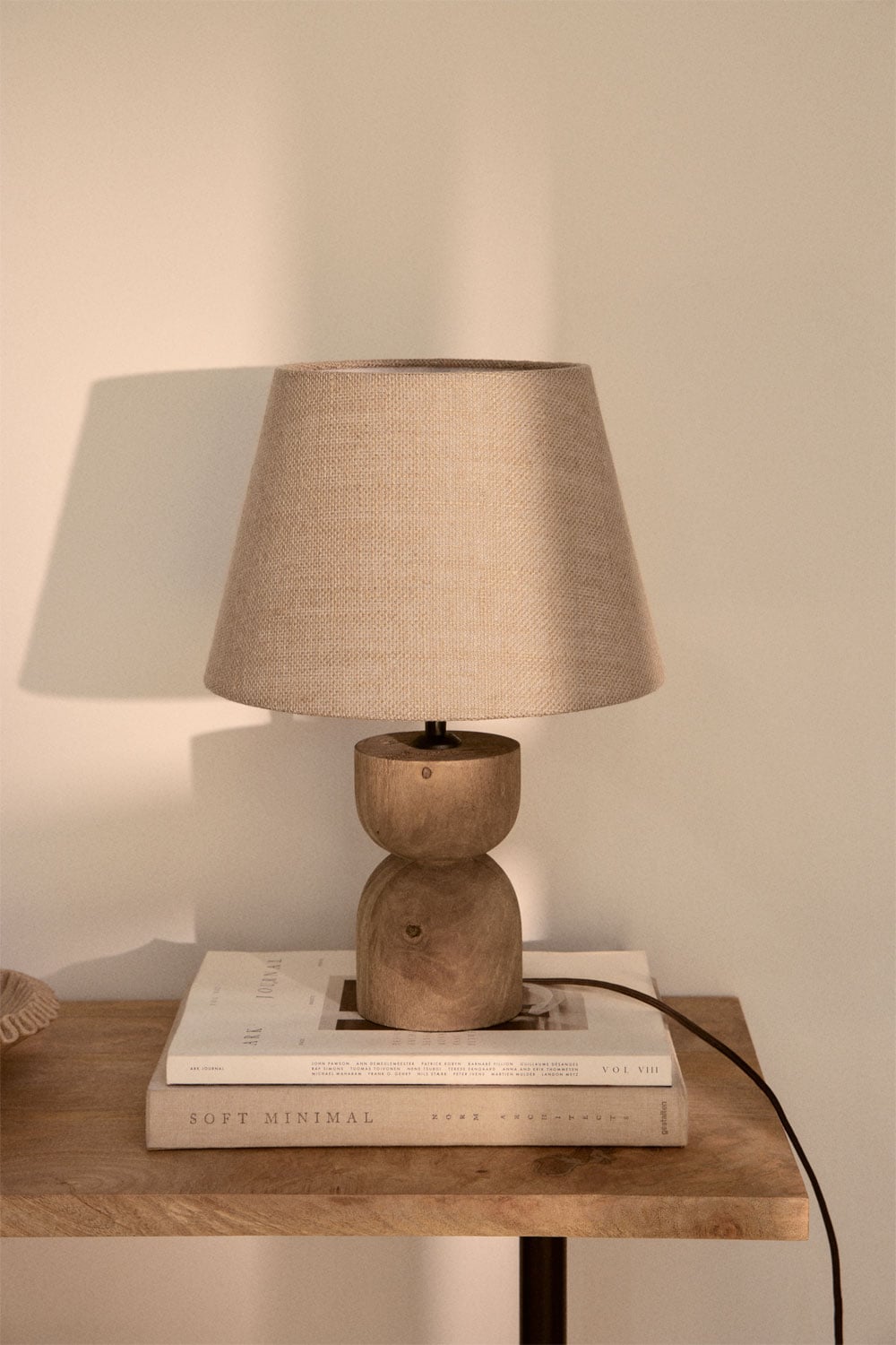 Mangohouten tafellamp Diniz, galerij beeld 1