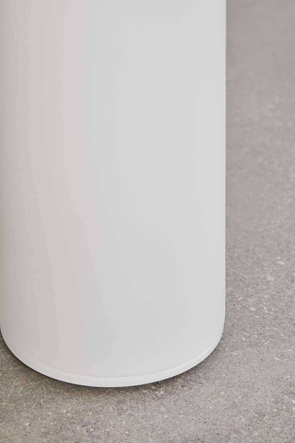 Ronde tafelset Ø120 in keramiek en aluminium Arken en 4 tuinstoelen met armleuningen in aluminium Alberta, galerij beeld 4