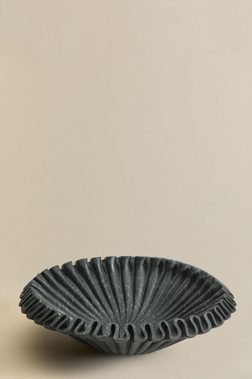 Decoratieve schaal van hars Irente, galerij beeld 3