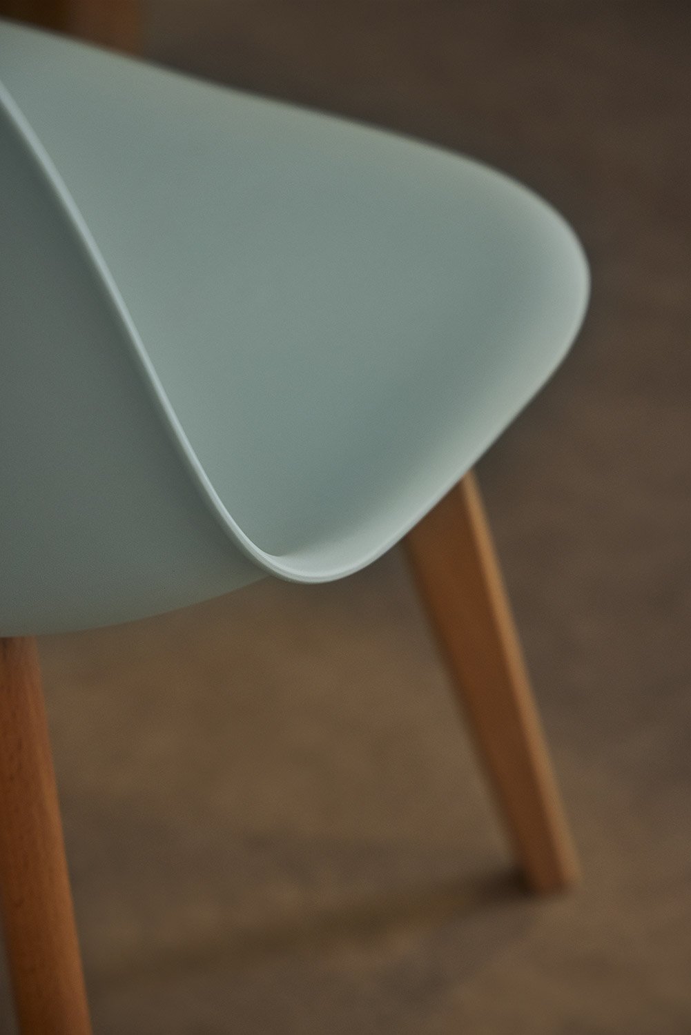 Set van 2 eetkamerstoelen in polypropyleen en beukenhout Scand Nordic, galerij beeld 2