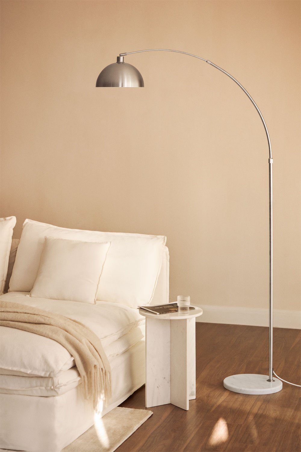 Diala ijzeren vloerlamp, galerij beeld 1