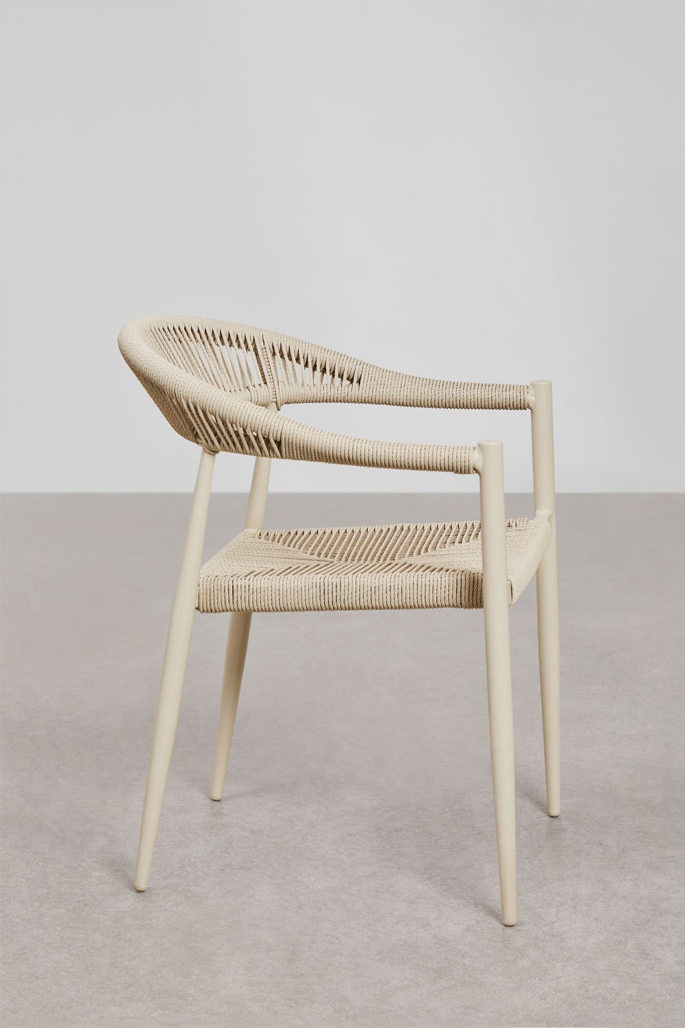 Set van 4 stapelbare eetkamerstoelen met armleuningen in aluminium en synthetisch rotan Amatria, galerij beeld 3