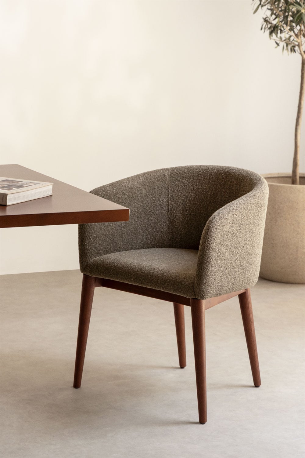 Set van 4 Bunia gestoffeerde eetkamerstoelen met armleuningen, galerij beeld 1