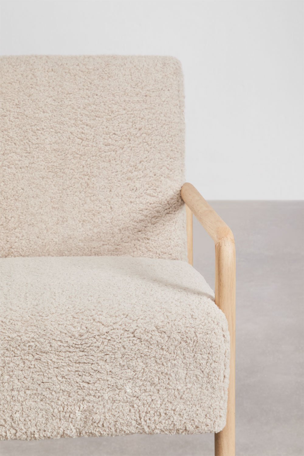 Maylene rubberhouten fauteuil, galerij beeld 2