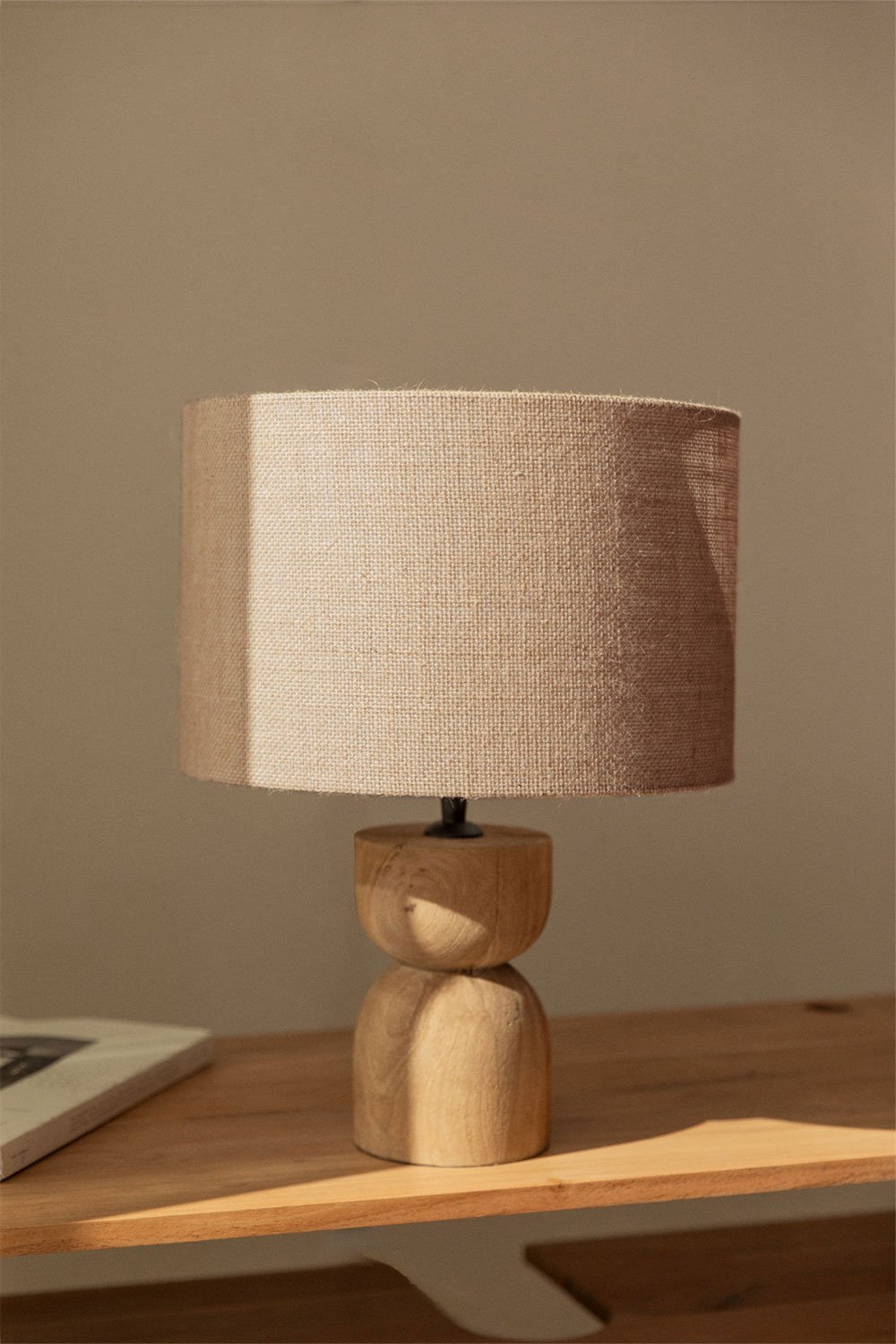 Diniz mangohouten tafellamp, galerij beeld 1