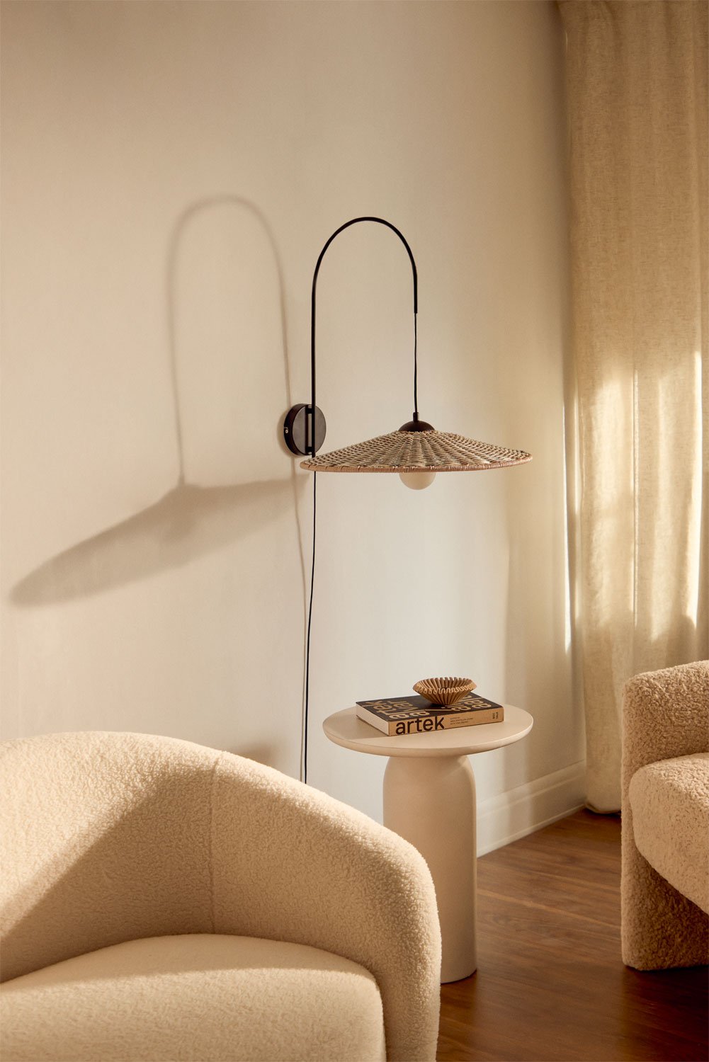 Sopant wandlamp in ijzer en synthetisch rotan, galerij beeld 1