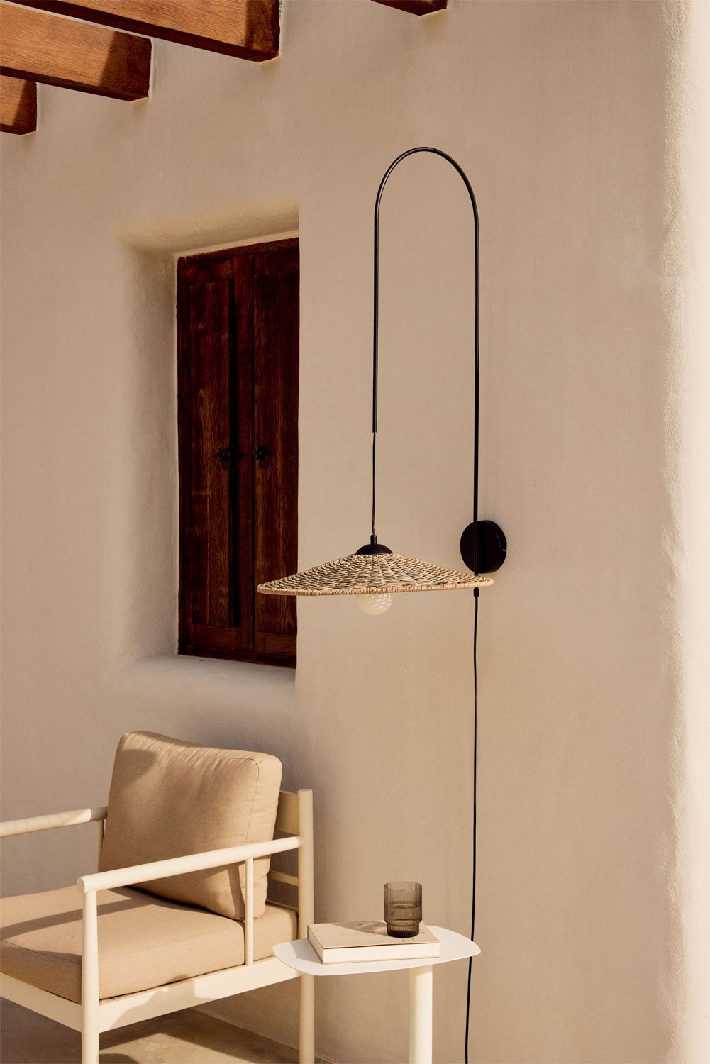 Sopant buitenwandlamp van ijzer en synthetisch rotan, galerij beeld 1