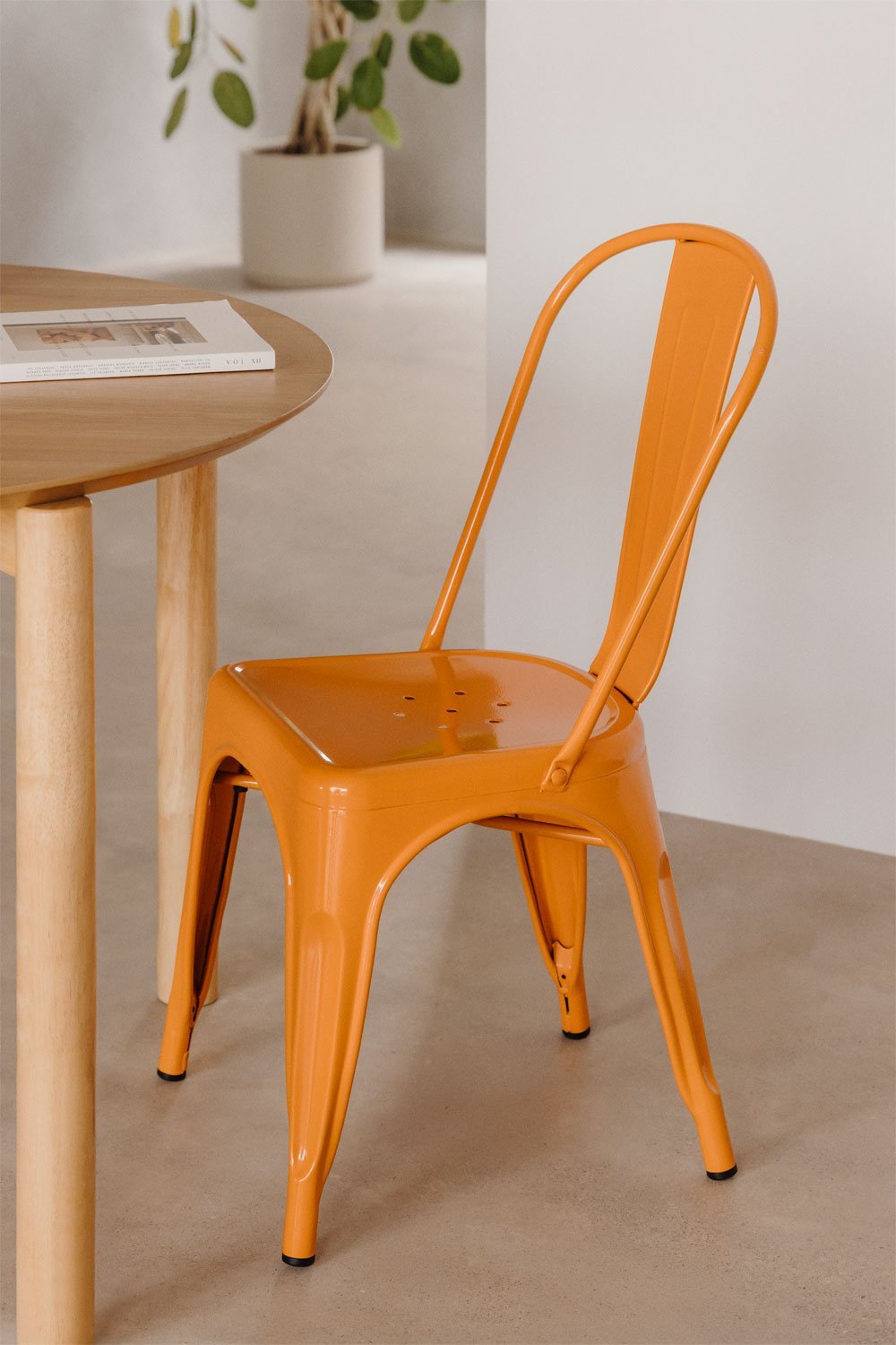 Set van 4 stapelbare stoelen in staal LIX, galerij beeld 1