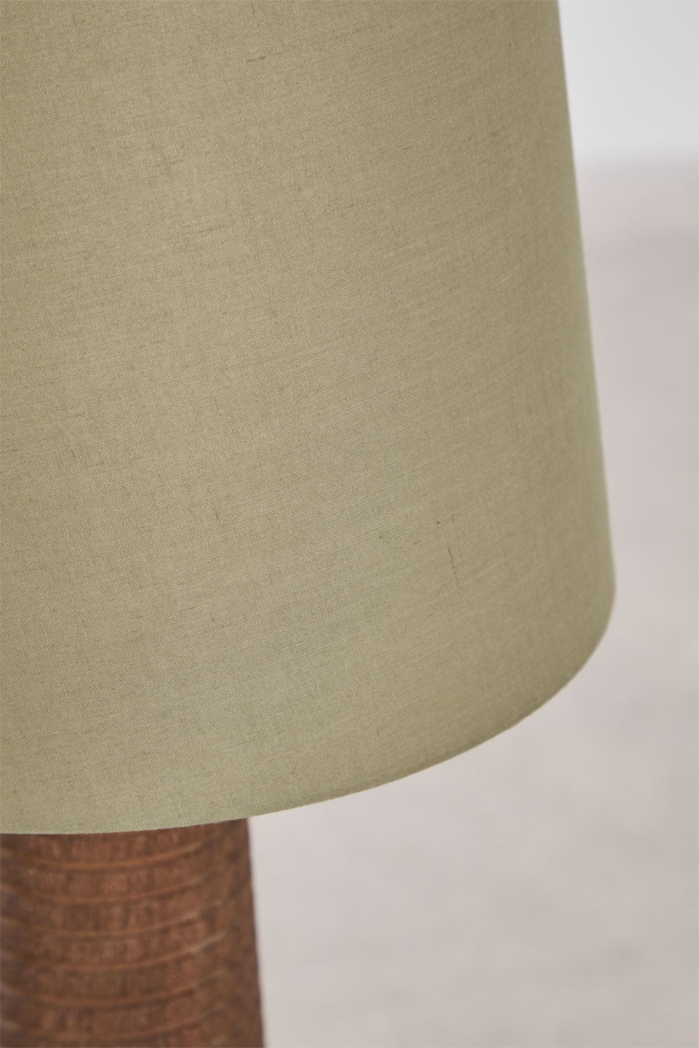 Staande lamp van mangohout Malva, galerij beeld 5