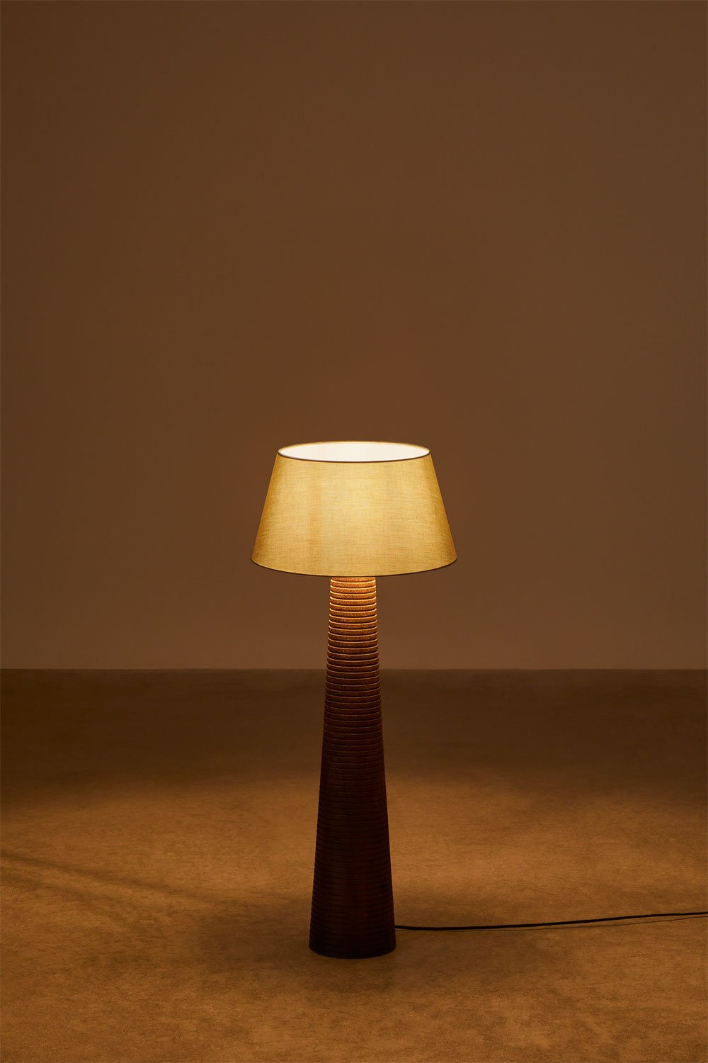 Mangohouten vloerlamp Malva, galerij beeld 2