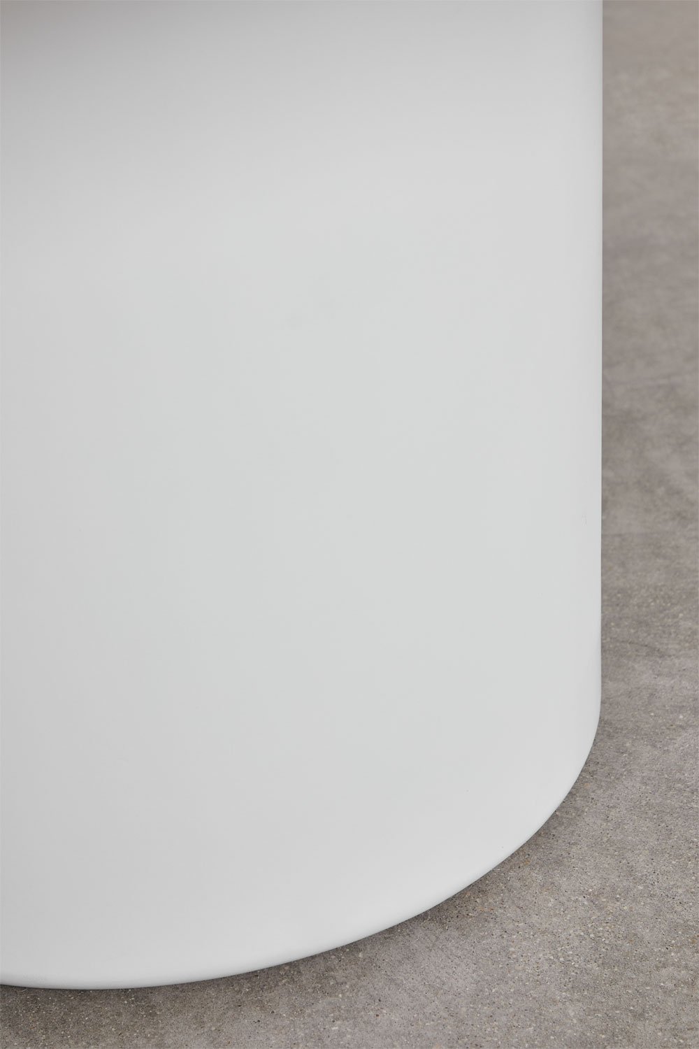 Namara ronde tafelset van cement, 140 cm diameter, en 6 Leilan tuinstoelen van acaciahout., galerij beeld 4