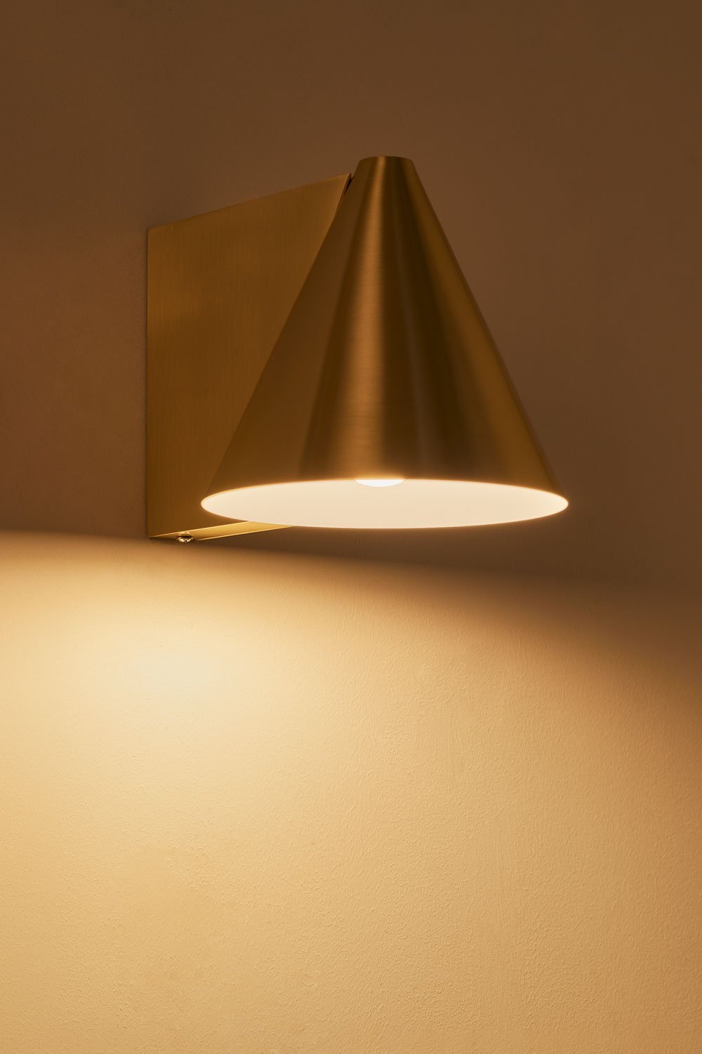 Bicorp ijzeren wandlamp, galerij beeld 2
