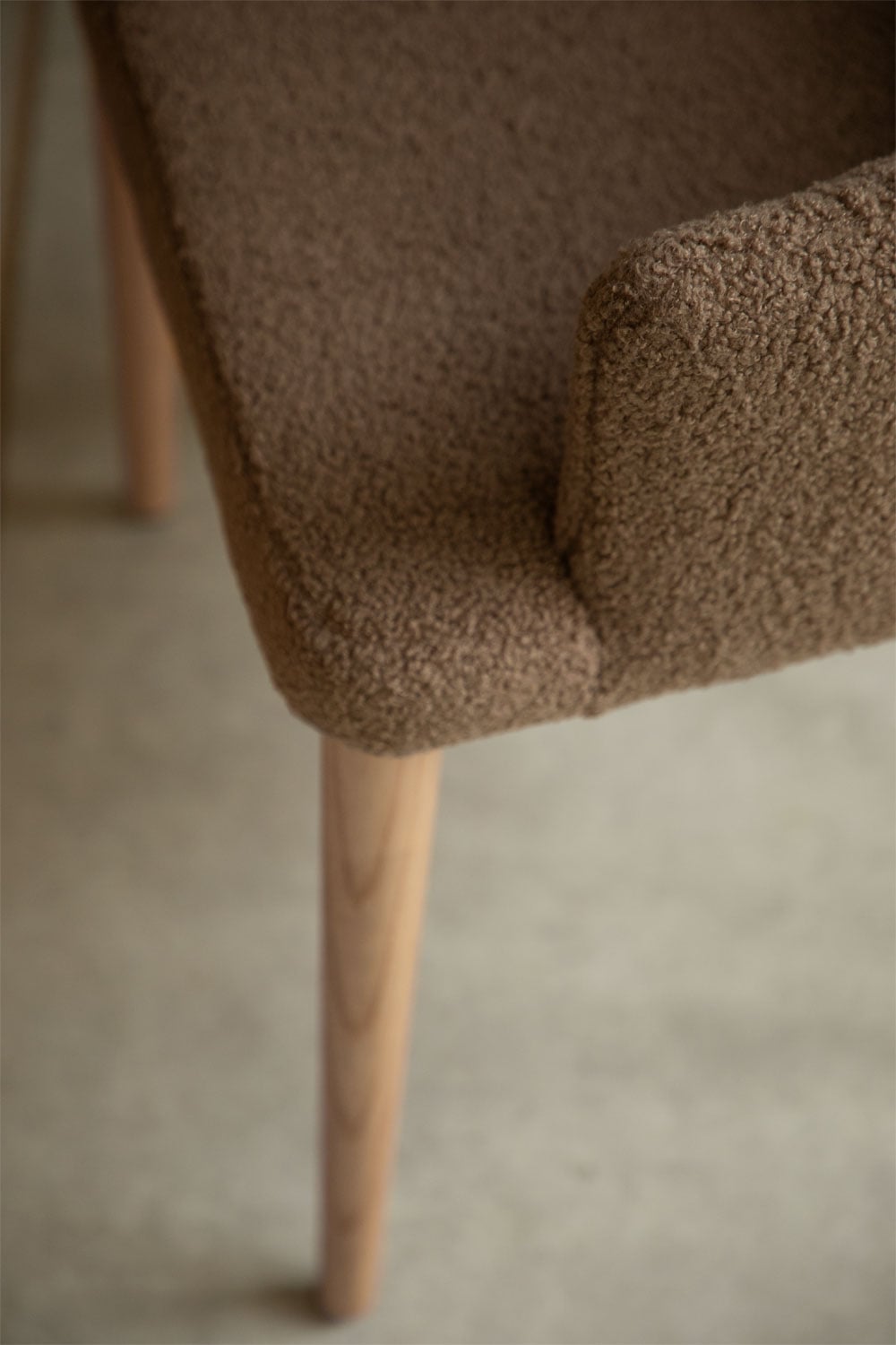 Set van 4 Banfil schapenvacht eetkamerstoelen met armleuningen, galerij beeld 2