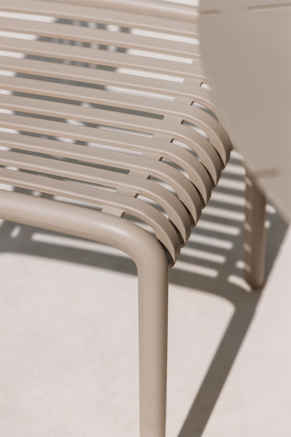 Verpakking van 4 Wendell polypropyleen stapelbare tuinstoelen, galerij beeld 2