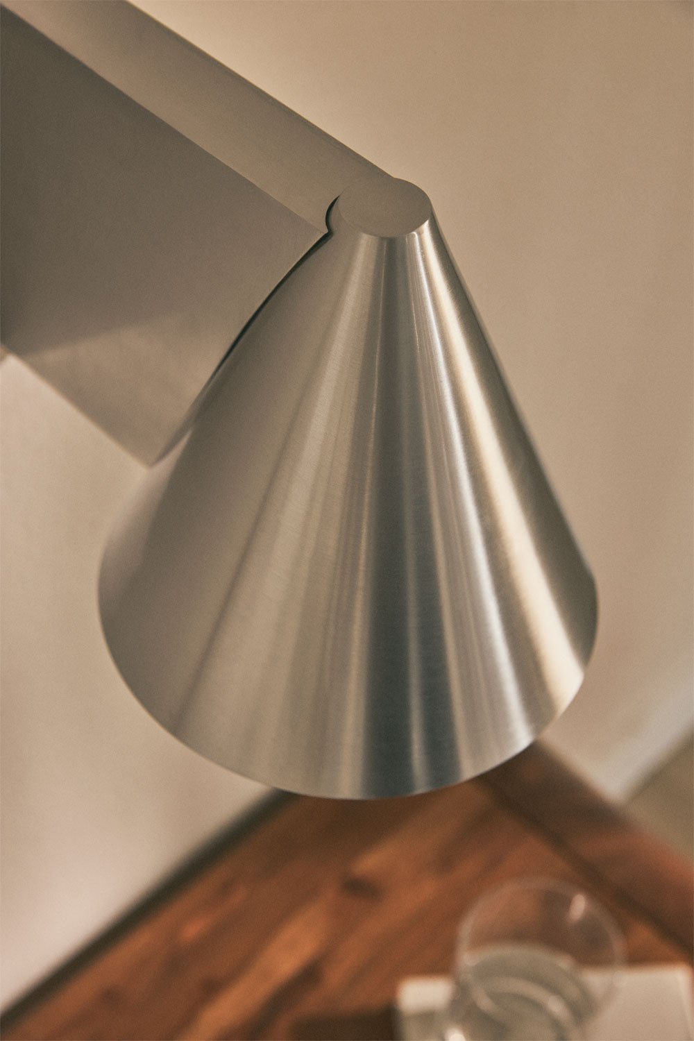 Bicorp ijzeren wandlamp, galerij beeld 2