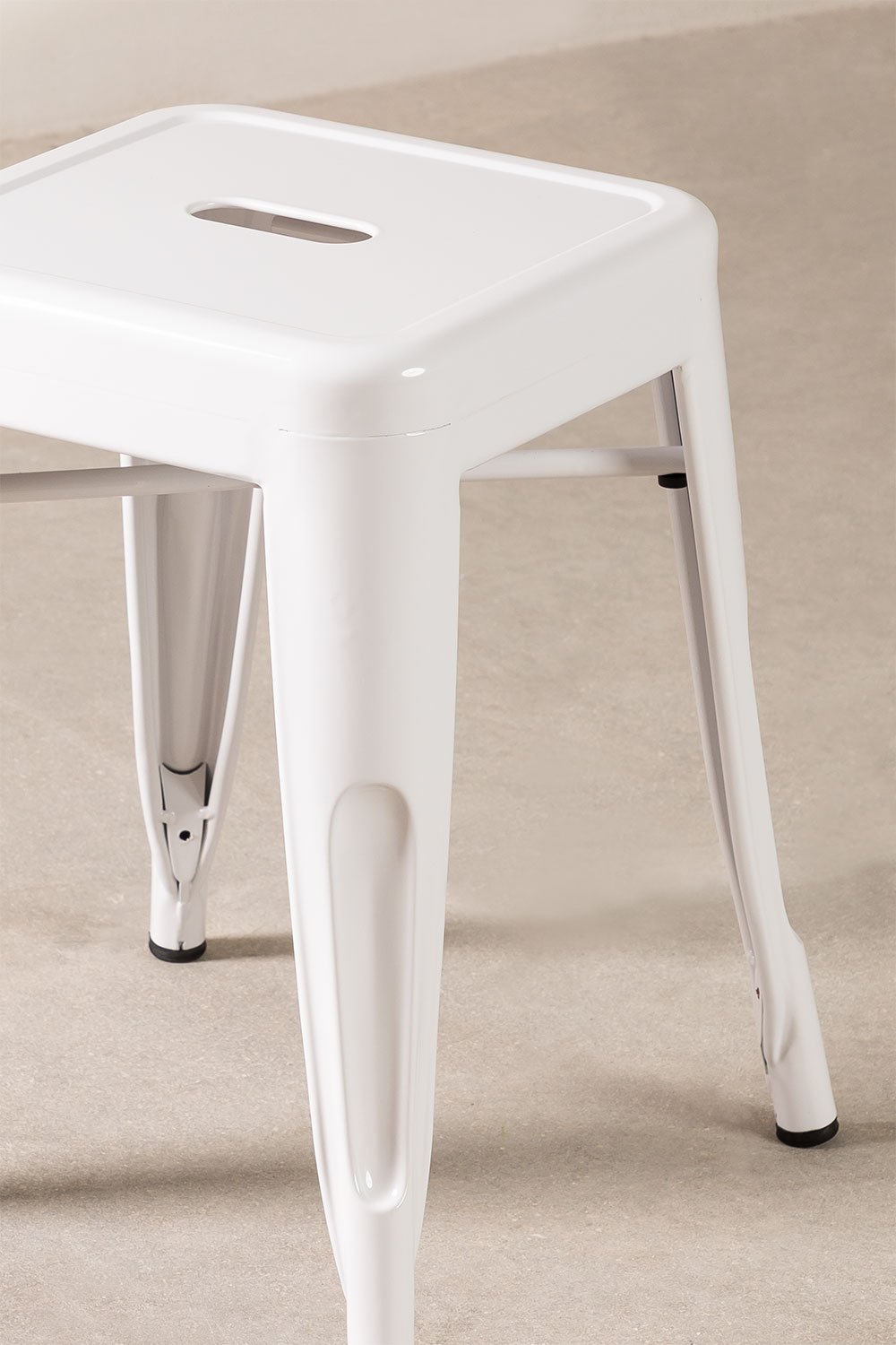 Set van 4 stapelbare lage krukken 45 cm in staal Lix, galerij beeld 2