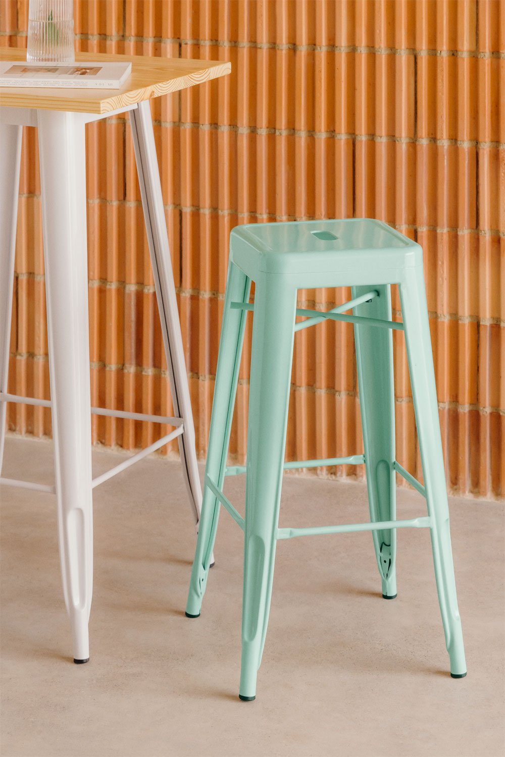 Set van 4 hoge krukken 75 cm van mintgroen staal Lix, galerij beeld 1