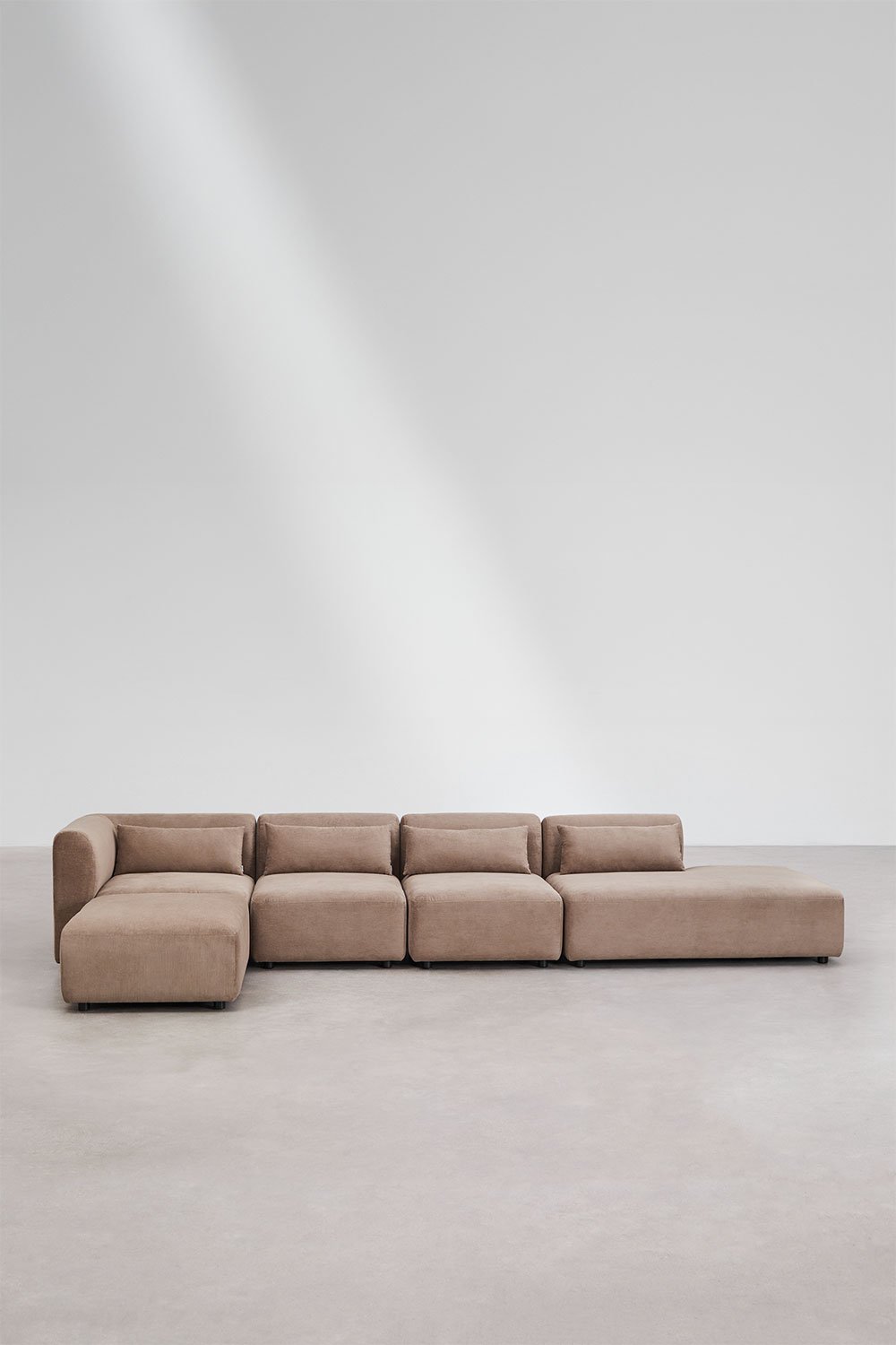 4-delige modulaire hoekbank met chaise longue rechts en Fogler poef, galerij beeld 3