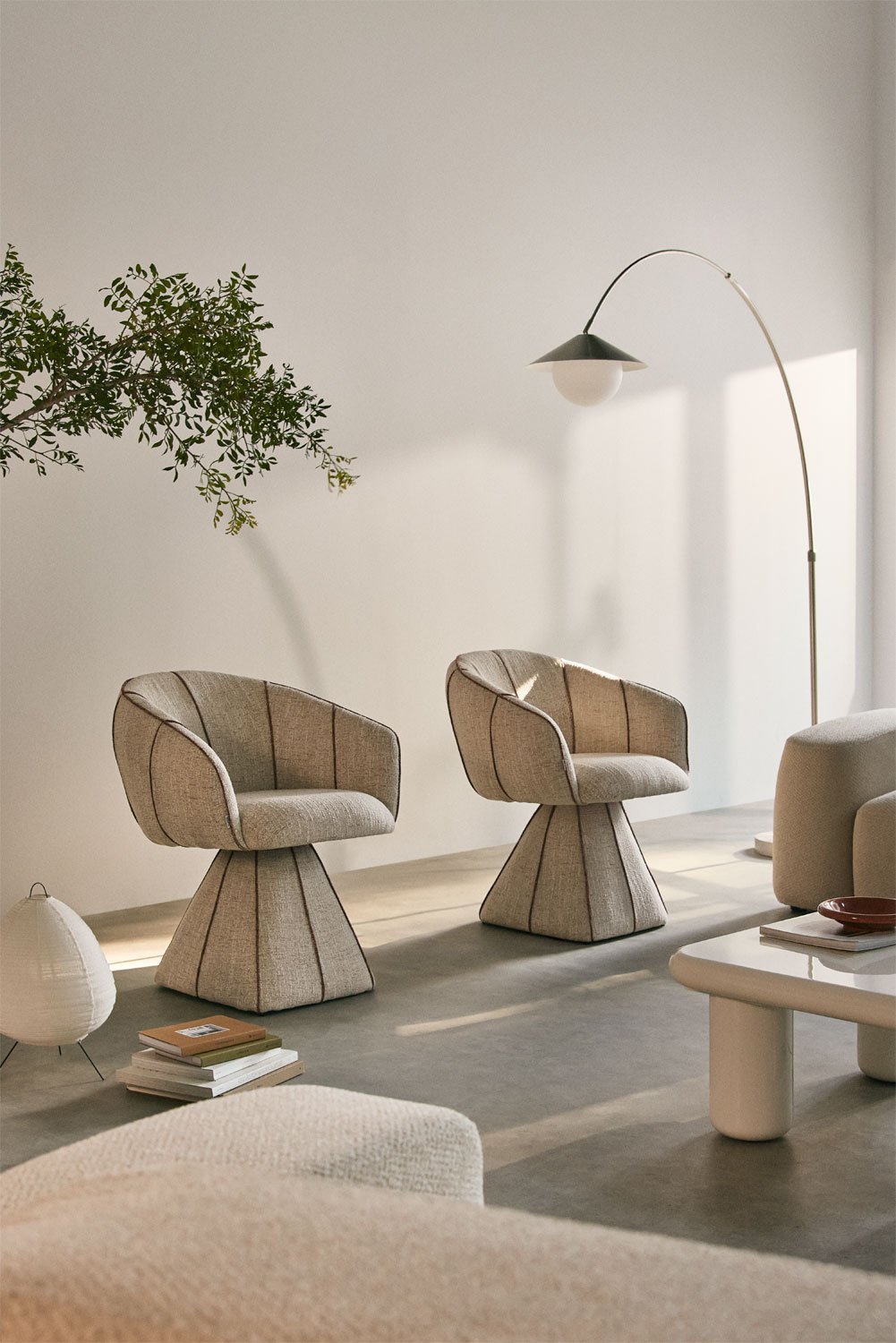 Pack van 2 draaibare gestoffeerde fauteuils Tallin, galerij beeld 1