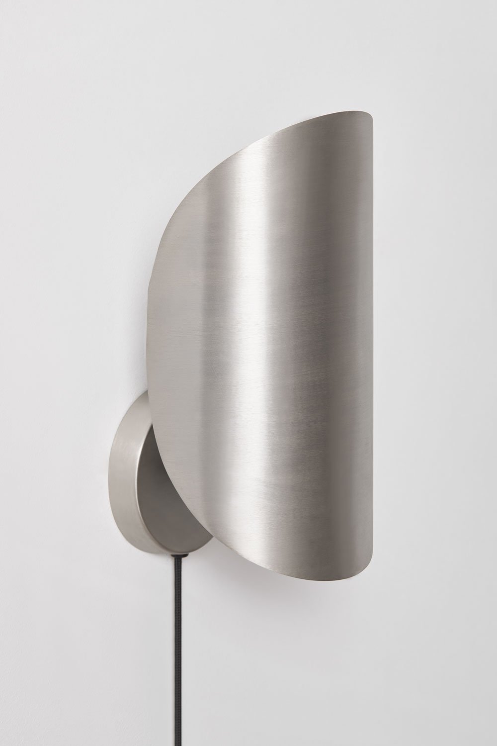 Canby wandlamp van ijzer, galerij beeld 1
