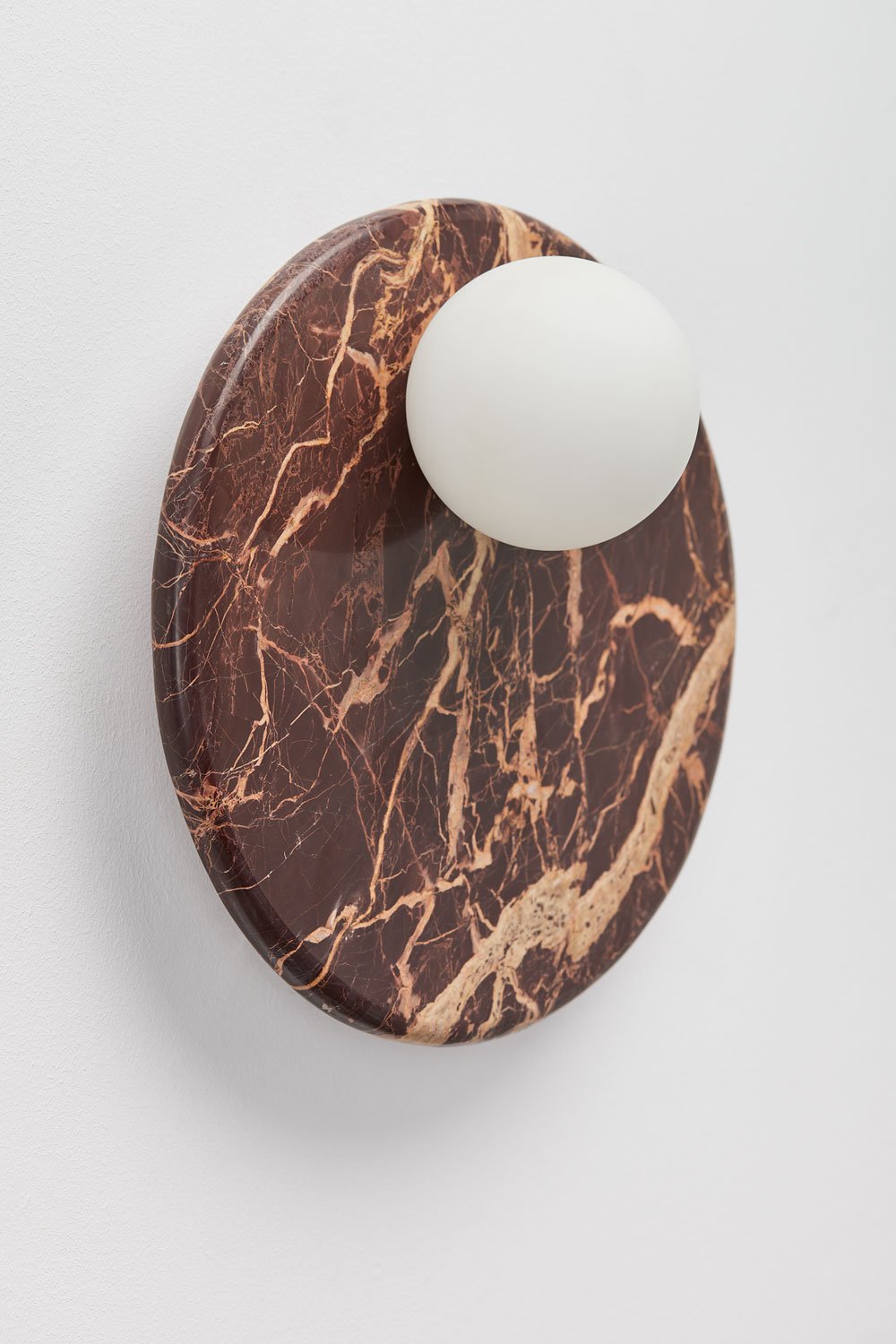 Conrad marmeren wandlamp met kristallen bol, galerij beeld 1
