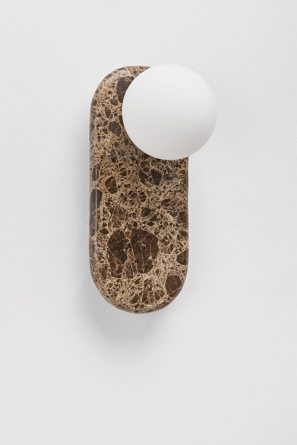 Hailey marmeren wandlamp met glazen bol, galerij beeld 1