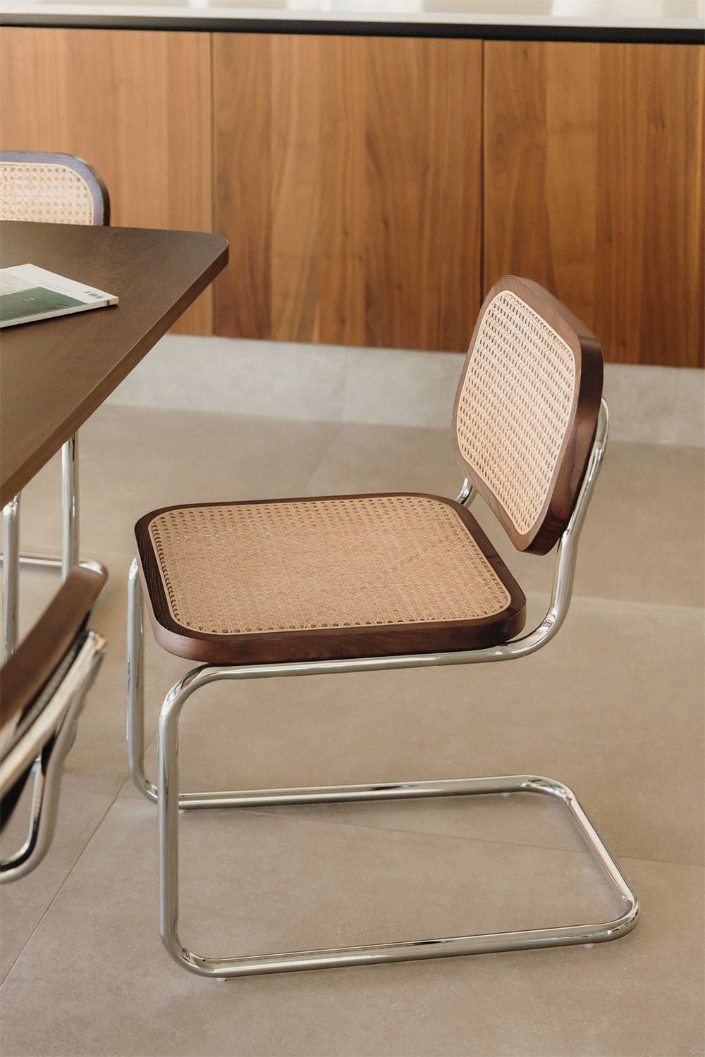 Set van 2 eetkamerstoelen in rotan Tento, galerij beeld 1