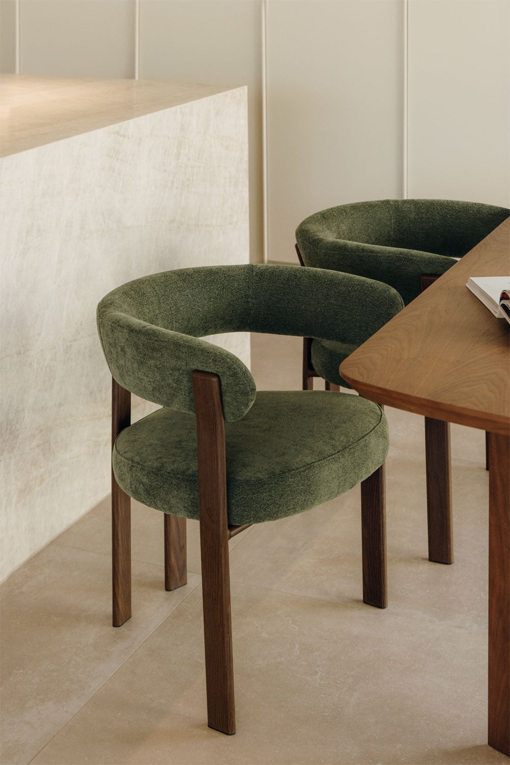 Set van 4 gestoffeerde eetkamerstoelen met armleuningen en ijzeren frame Jolie, galerij beeld 1