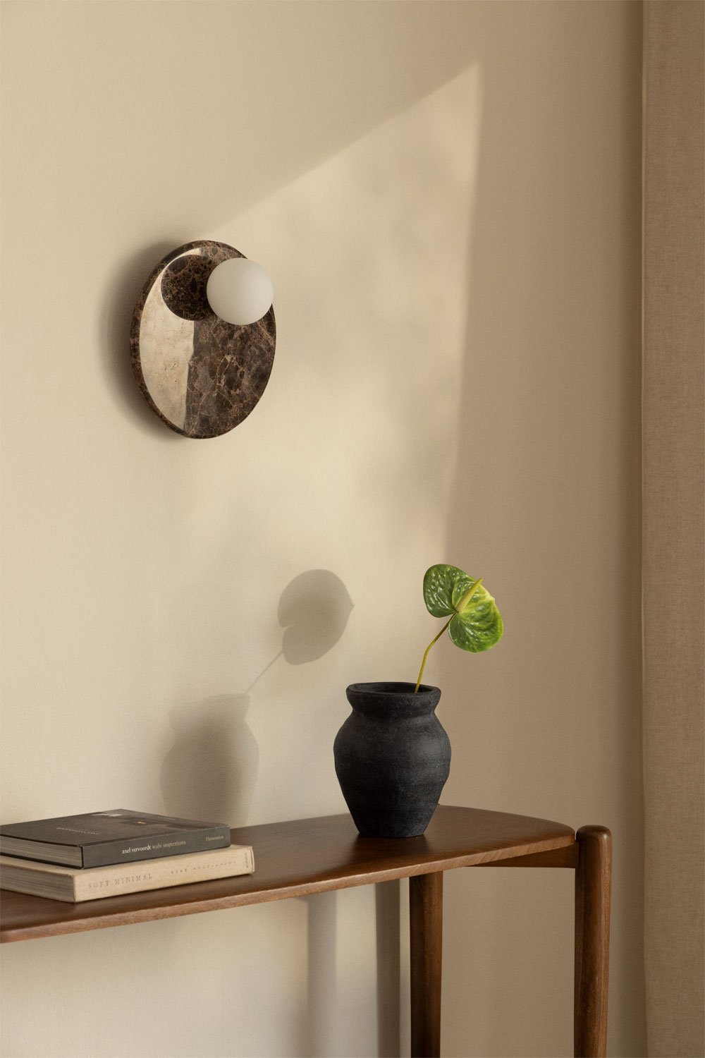 Conrad marmeren wandlamp met kristallen bol, galerij beeld 1
