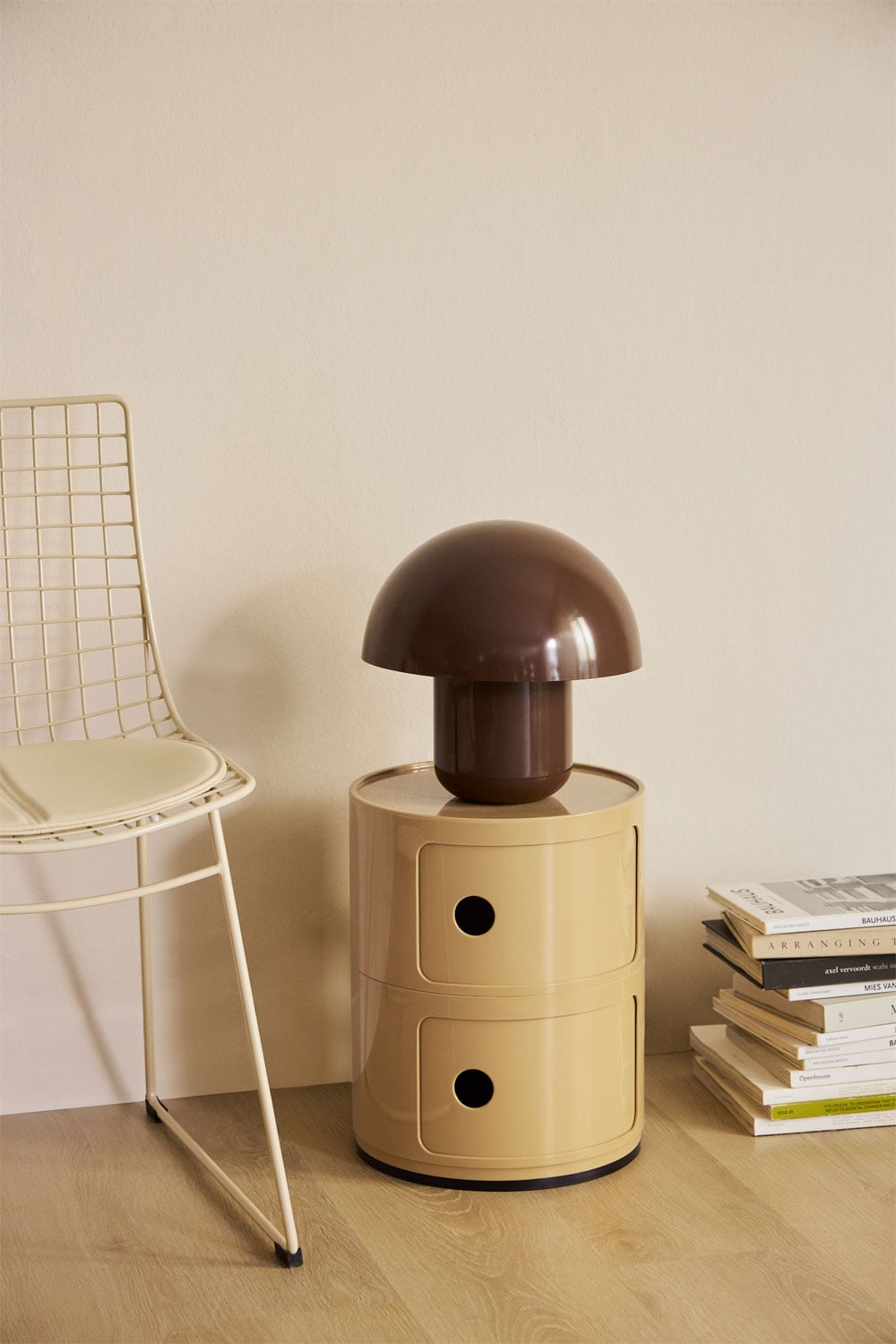 Babel ronde bijzettafel met planken, galerij beeld 1