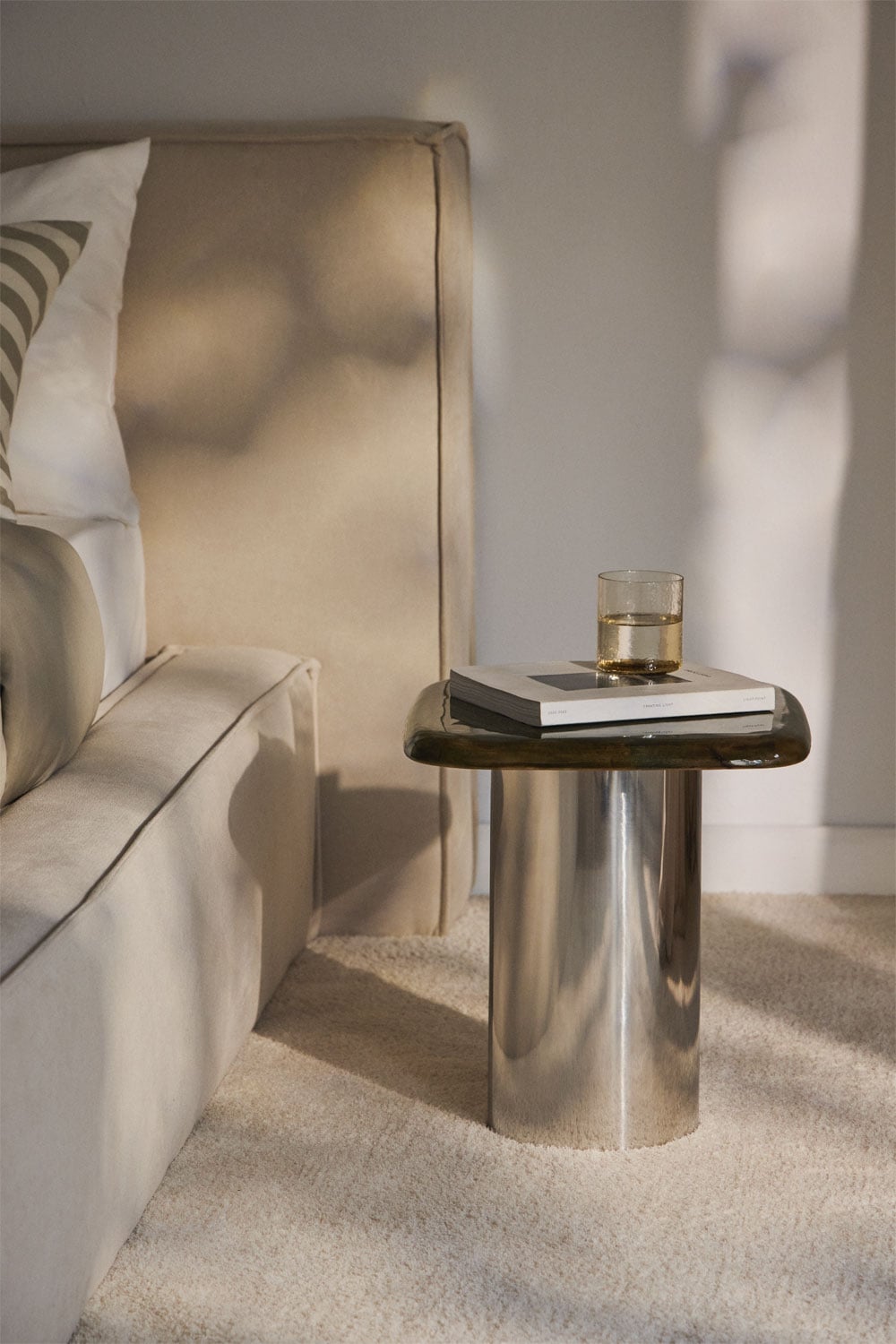 Square bedside table 40x40 cm Merieines, galerij beeld 1