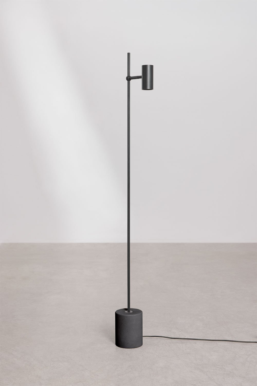 Nevis richtbare LED-vloerlamp van aluminium en beton, galerij beeld 3