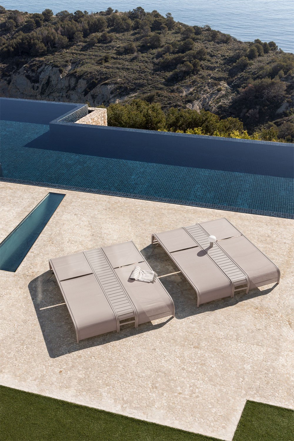 Set van 2 verstelbare ligstoelen en bijzettafel van staal Marietta, galerij beeld 3