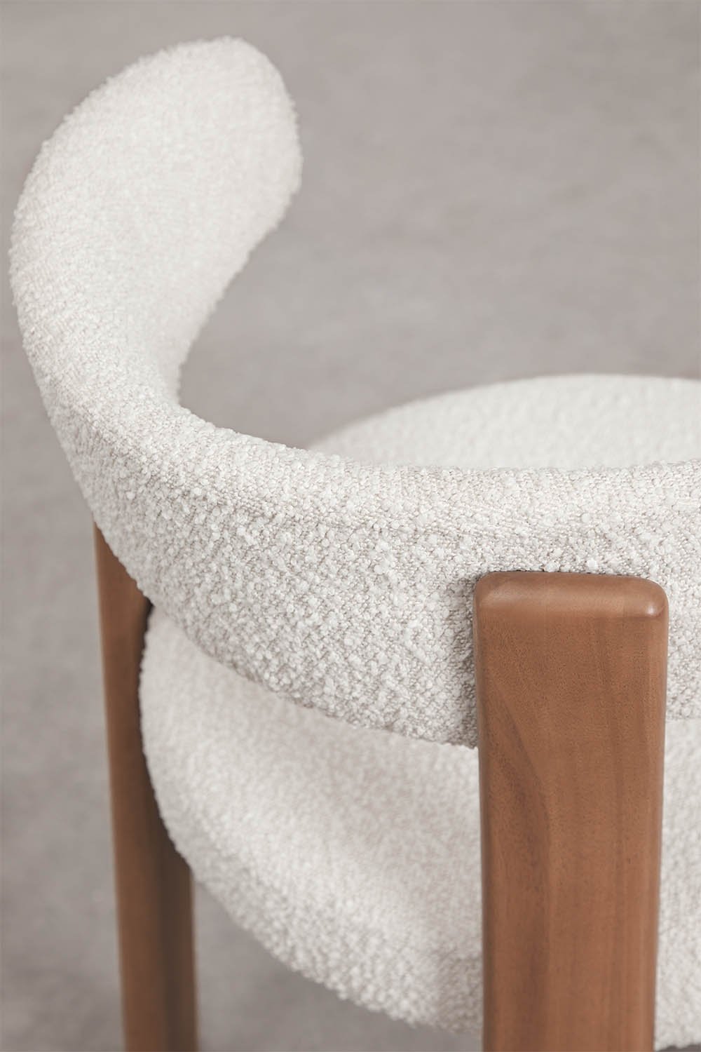 Set van 2 eetkamerstoelen van acaciahout en bouclé stof Milos, galerij beeld 5