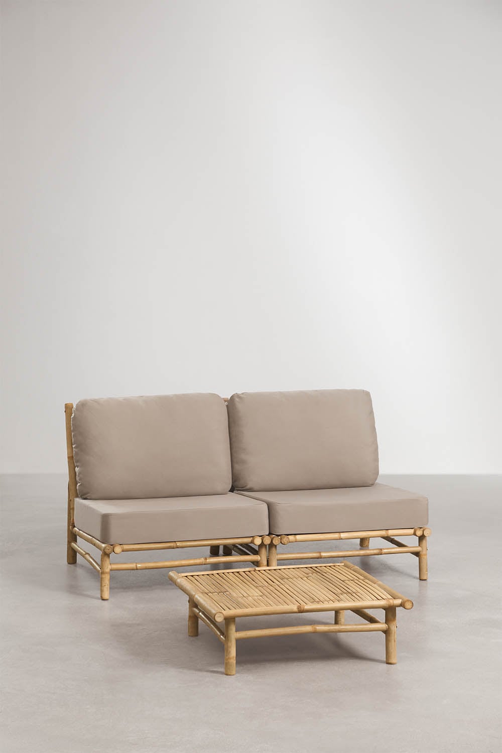 Tuinset met 2-delige modulaire bank en vierkante salontafel 75x75 cm van bamboe Isendra, galerij beeld 1