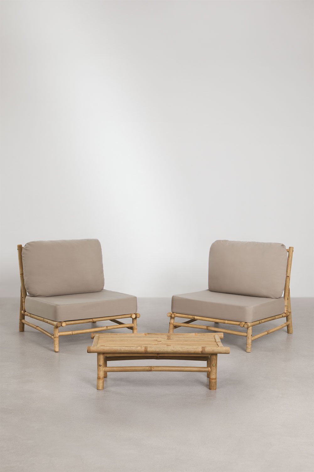 Tuinset met 2 fauteuils en een rechthoekige bijzettafel 75x40 cm van bamboe Isendra, galerij beeld 1