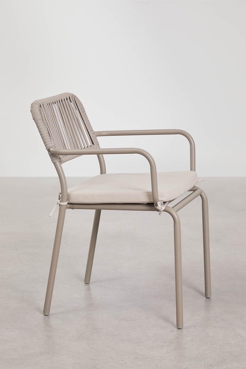 Pakket van 6 stapelbare tuinstoelen met armleuningen van aluminium en gevlochten touw Arhiza, galerij beeld 2