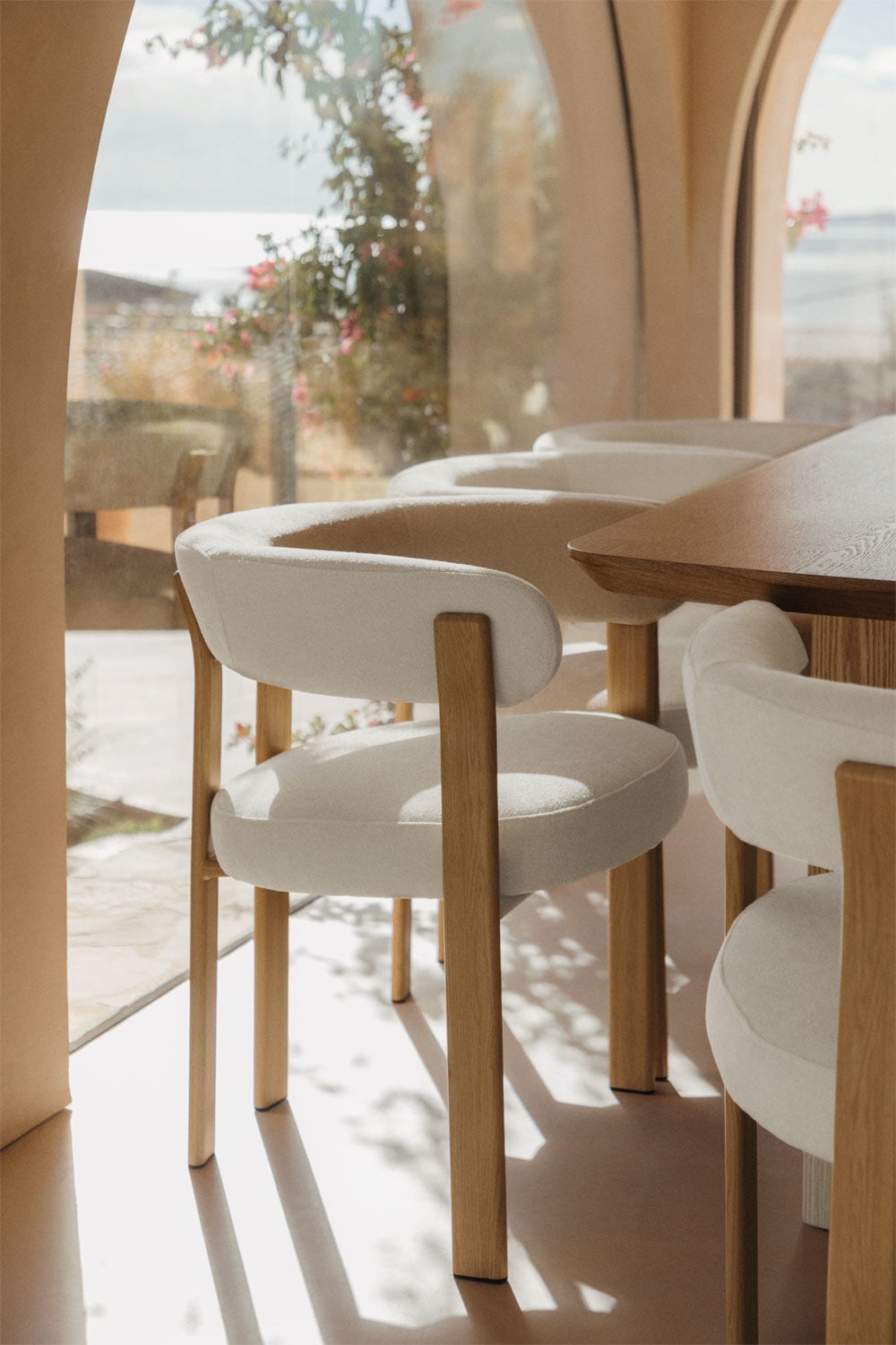 Set van 4 gestoffeerde eetkamerstoelen met armleuningen en ijzeren frame Jolie, galerij beeld 1