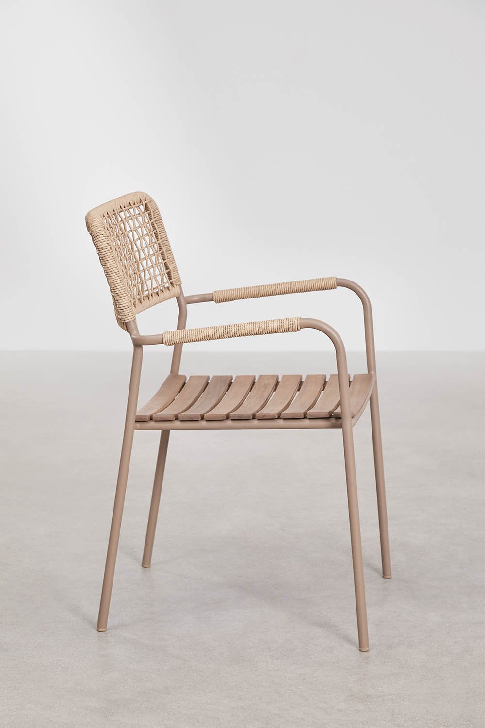 Stapelbare set van 2 tuinstoelen met armleuningen van staal en acaciahout Tilda, galerij beeld 2