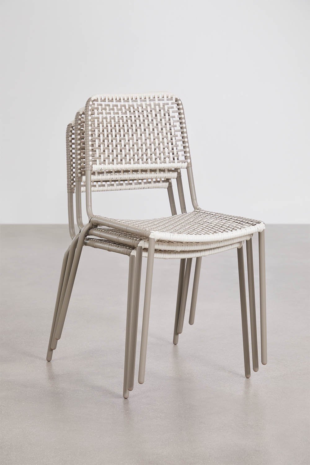 Stapelbare set van 4 tuinstoelen van staal en synthetisch riet Veyra, galerij beeld 8