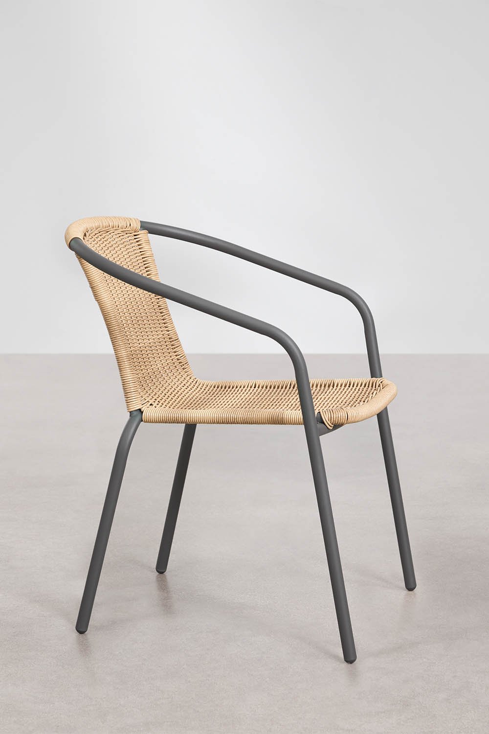 Set van 2 stapelbare eetkamerstoelen met armleuningen van staal en synthetisch riet Kalymana, galerij beeld 2