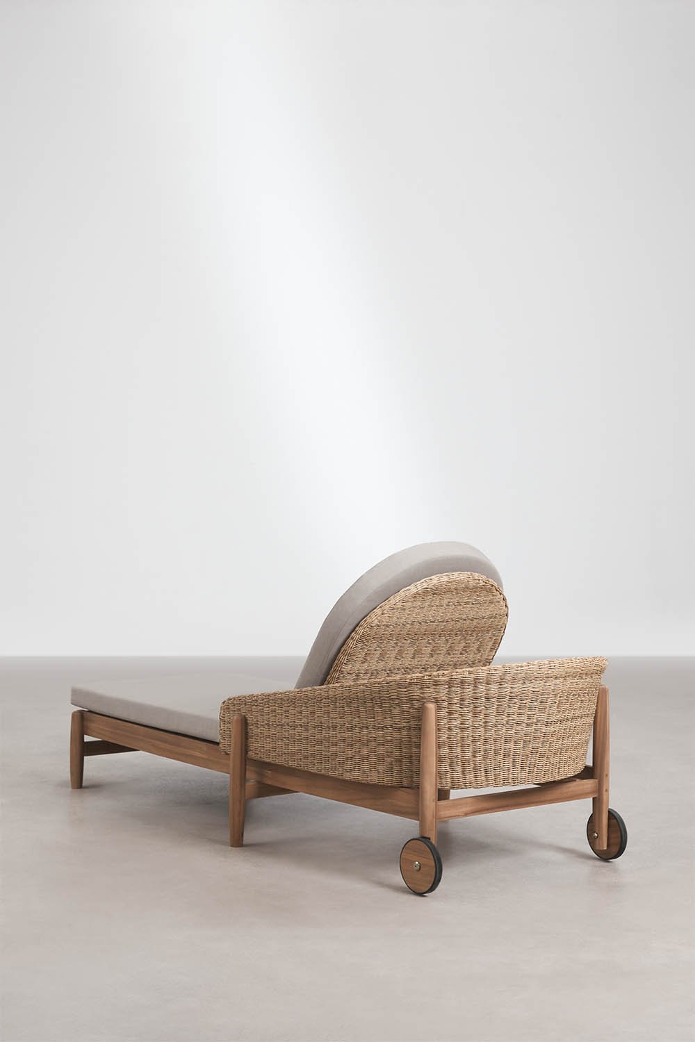 Pack van 2 ligstoelen van acaciahout en synthetisch riet Ribeira, galerij beeld 4