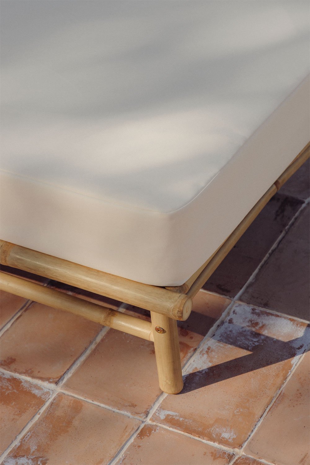 Tuinset met modulaire 3-zitsbank en vierkante salontafel 75x75 cm van bamboe Isendra, galerij beeld 2