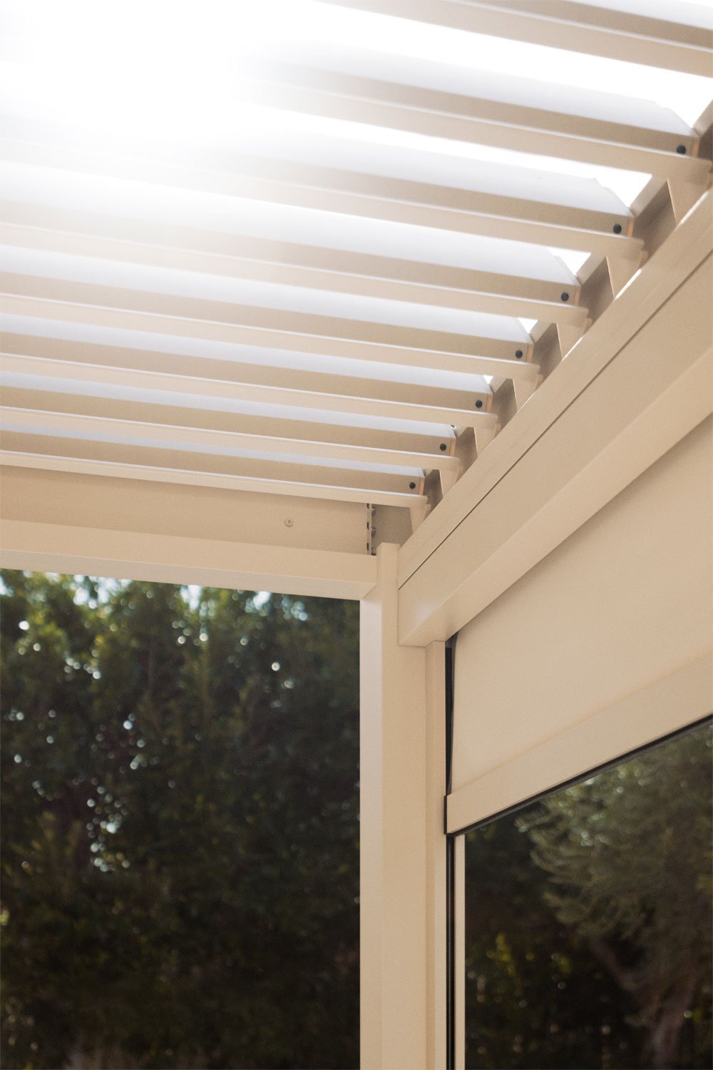 Bioclimatische pergola met lamellen en zijdoek van aluminium Druvia, galerij beeld 2