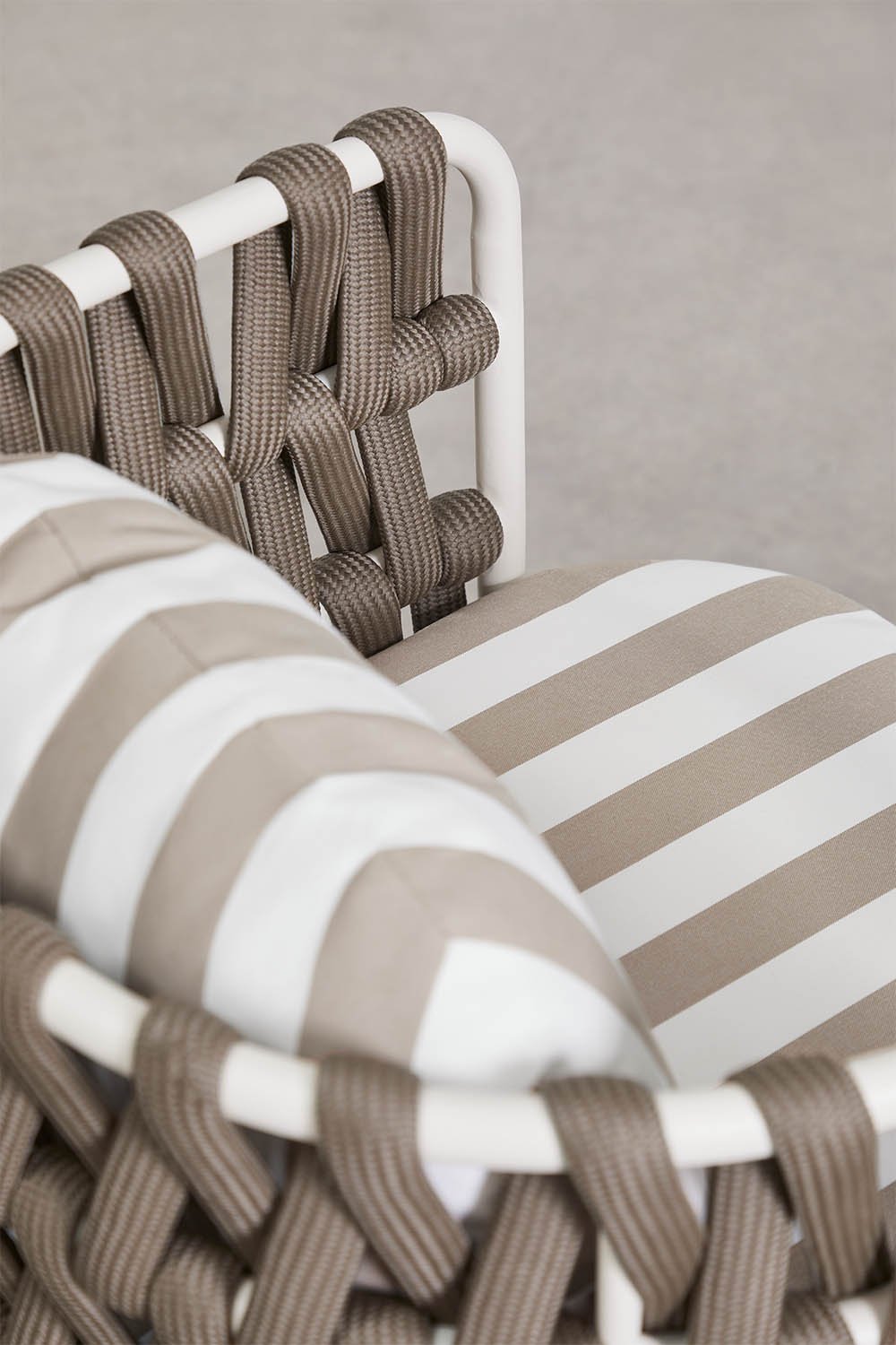 Set van 4 tuinstoelen met armleuningen van aluminium en gevlochten touw Tevary, galerij beeld 4986260