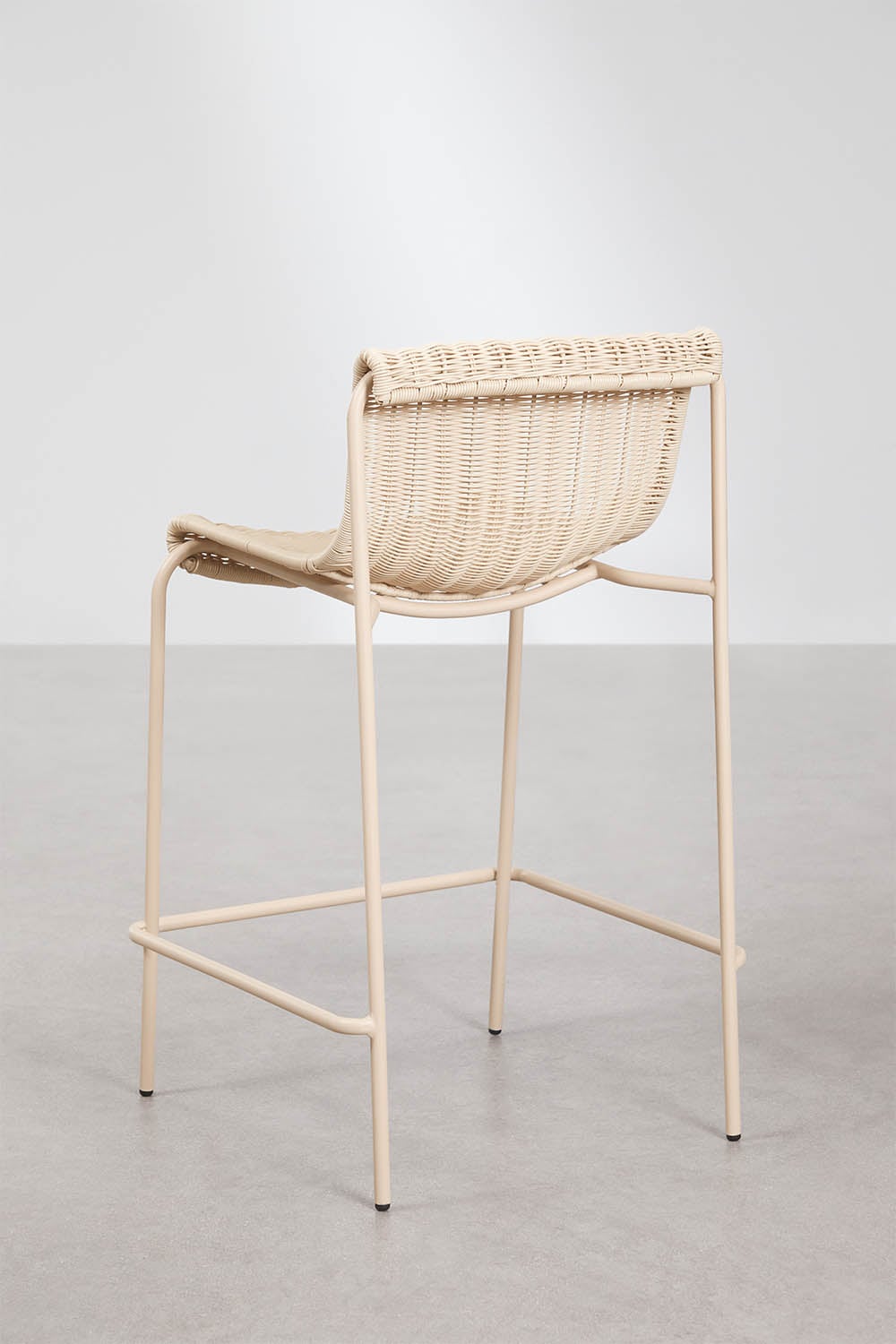 Hoog krukje van synthetisch riet en staal Revia, galerij beeld 3